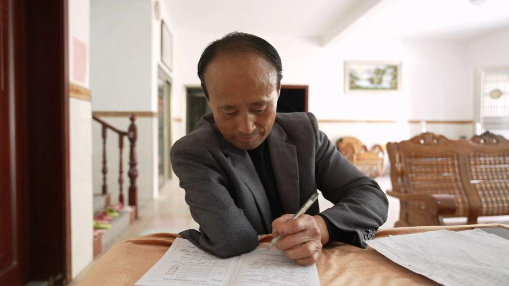 “因為自己淋過雨，所以想為別人撐把傘”——獨臂老周的暖心故事