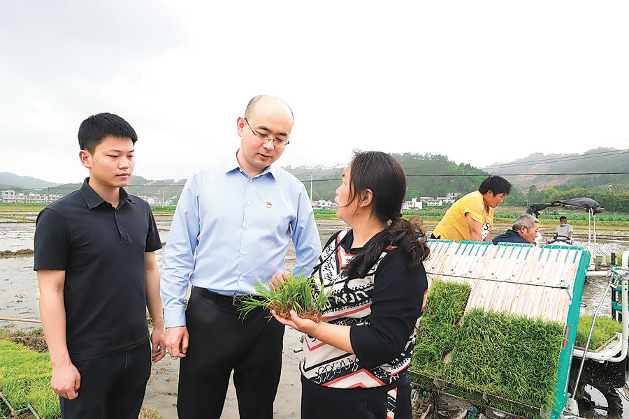 借力好风上青云交通运输部中华全国供销合作总社对口支援安远发展掠影