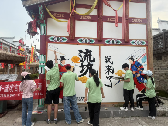 江西服装学院：丹青为媒传薪火 躬身实践助振兴