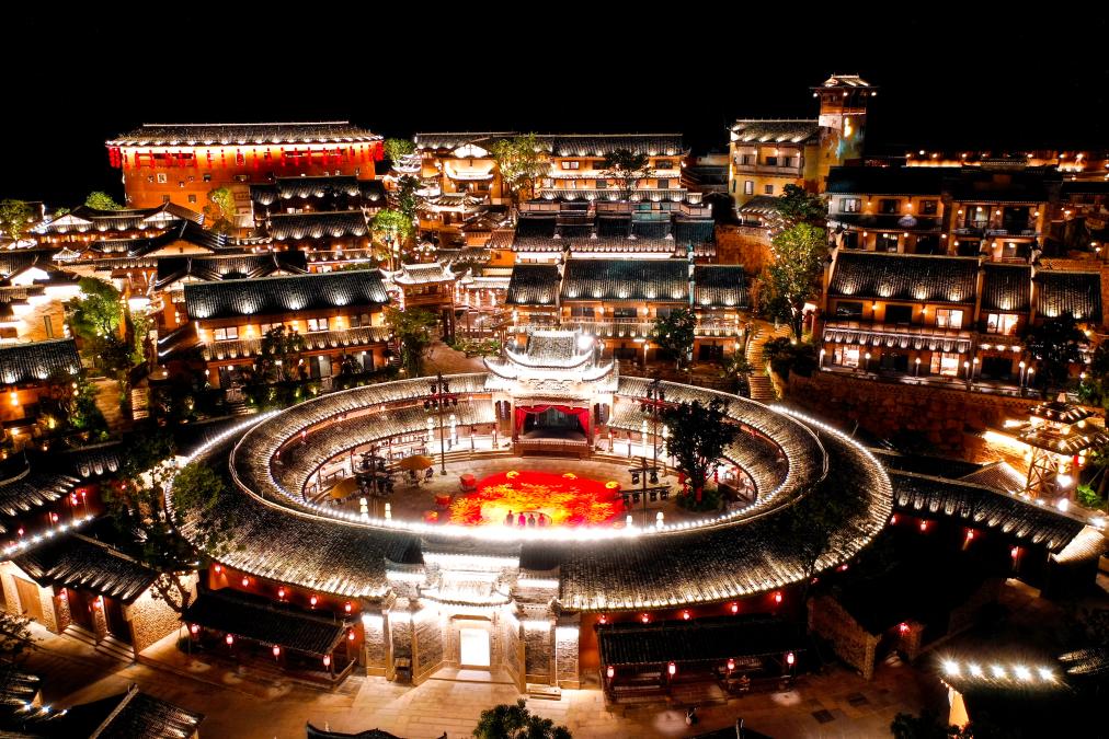 峡谷造“悬崖民宿”，“生产线”如何化身“风景线”？