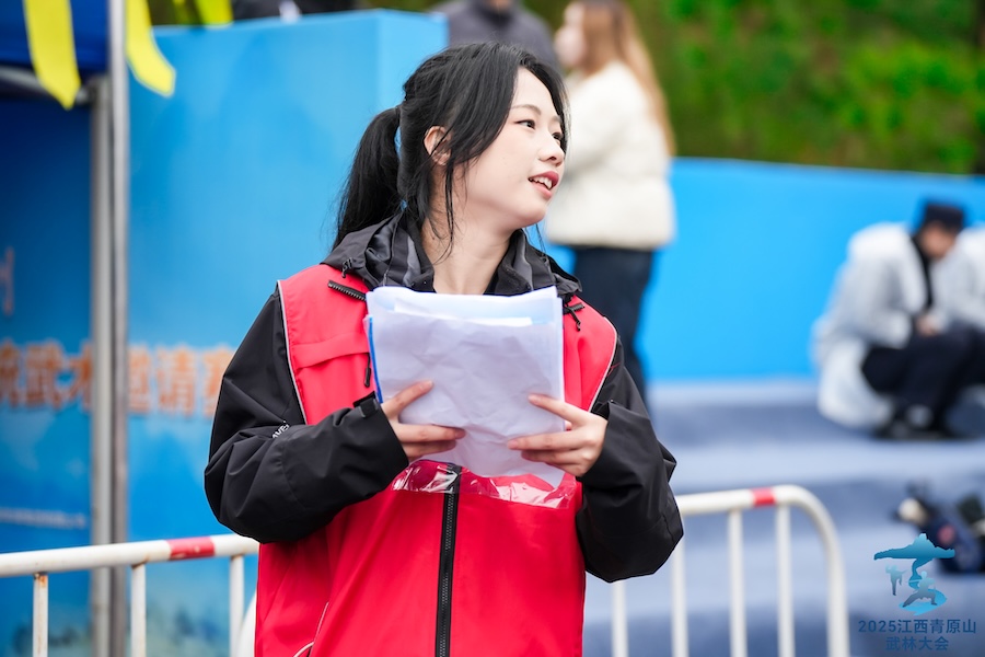 用行动为赛事保驾护航 武林大会上的“志愿红”