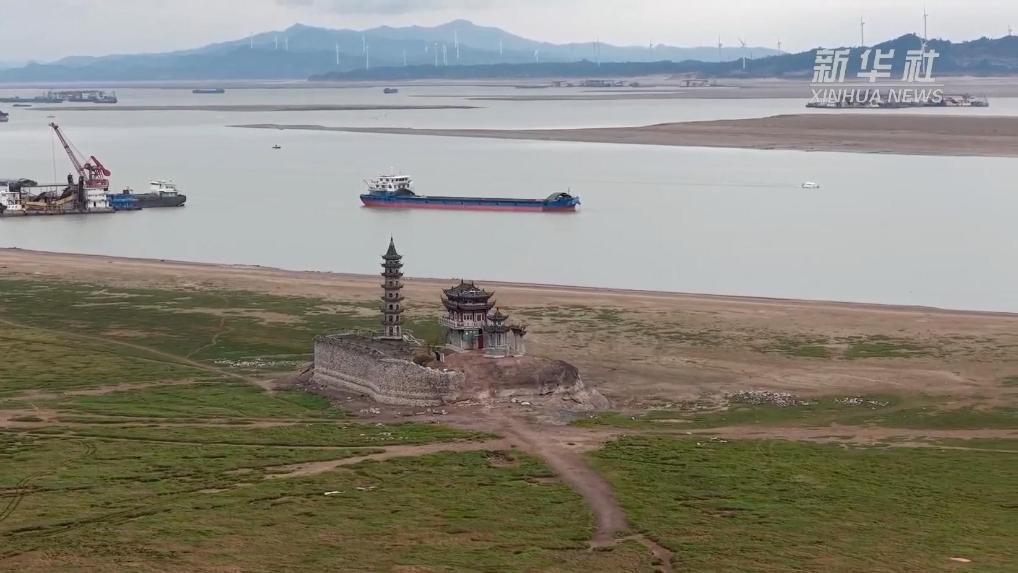 鄱阳湖跌破极枯水位