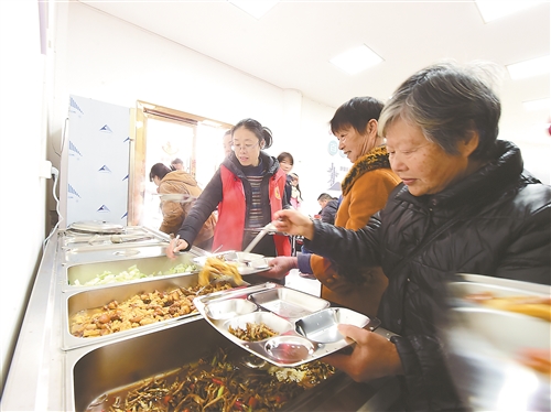 江西八成左右财政资金投向民生 　　