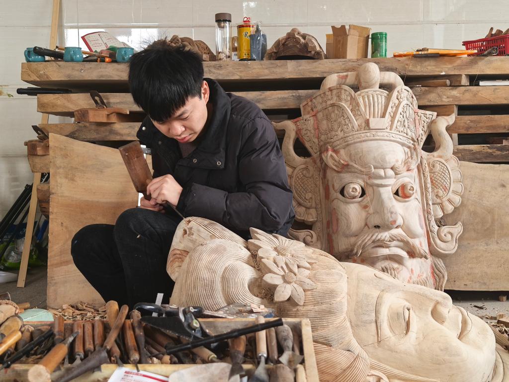 新春走基层|樟木雕出的"年味符号"