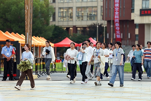 江西省各地暖心护航高考