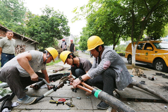 线路故障跳闸 宜春供电连夜巡线抢修11小时